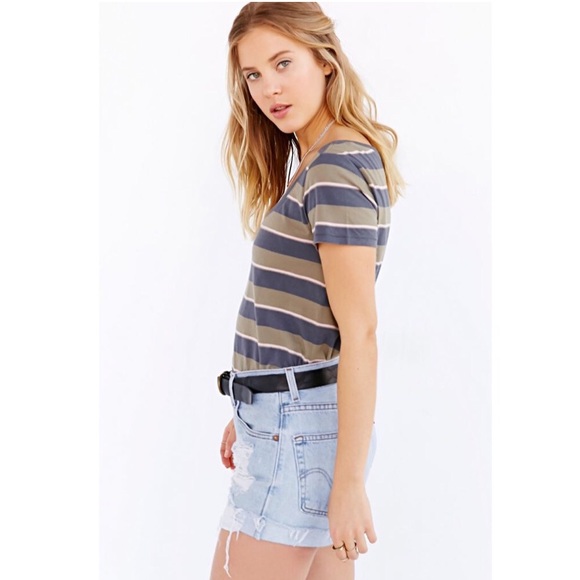 🦋 NWOT Urban Outfitters BDG scoop neck Tee - Picture 7 of 8